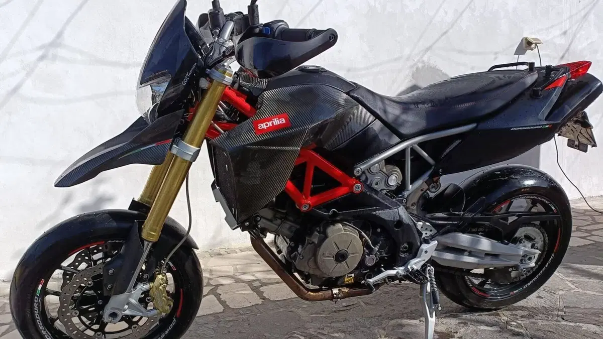 Aprilia Dorsoduro 750 Factory (2010 - 13)  (4)