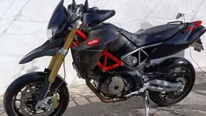 Aprilia Dorsoduro 750 Factory (2010 - 13)  (4)