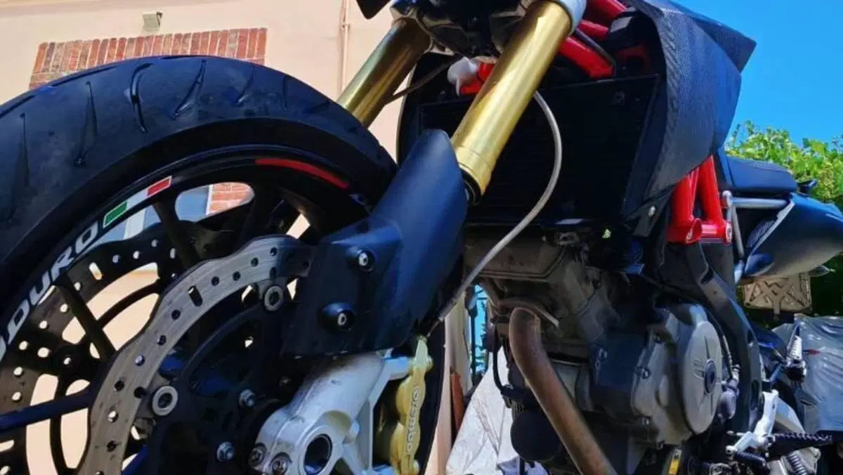 Aprilia Dorsoduro 750 Factory (2010 - 13)  (6)