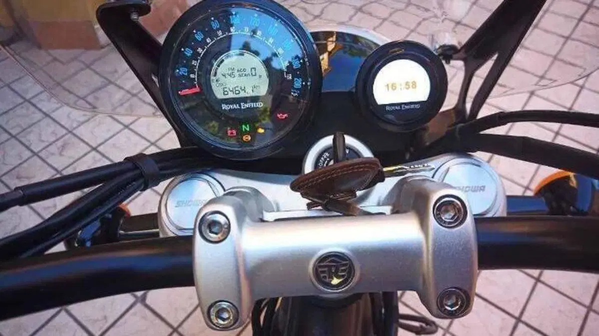 Royal Enfield Super Meteor 650 (2023 - 26)  (4)