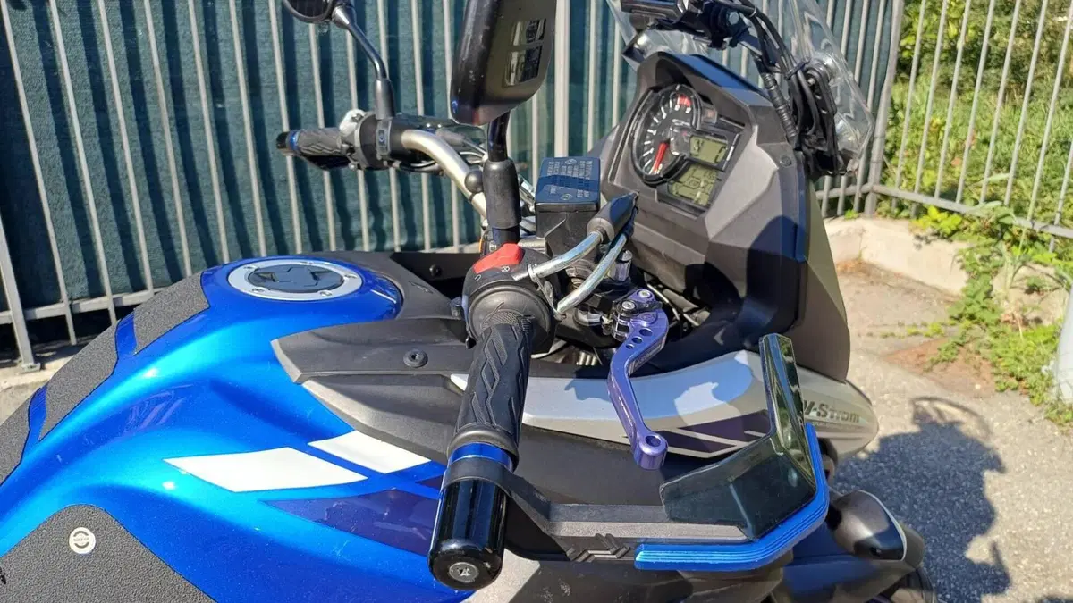 Suzuki V-Strom 650XT Explorer (2022 - 25)  (10)