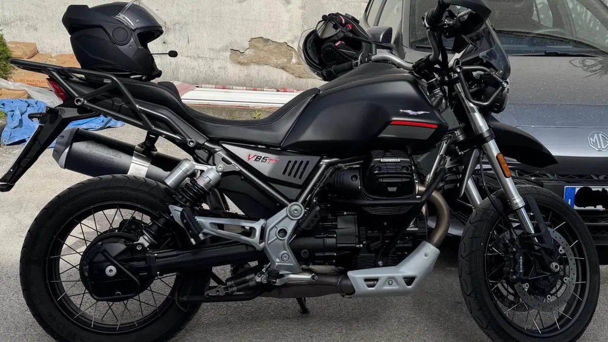 Moto Guzzi V85 TT (2021 - 23)  (6)