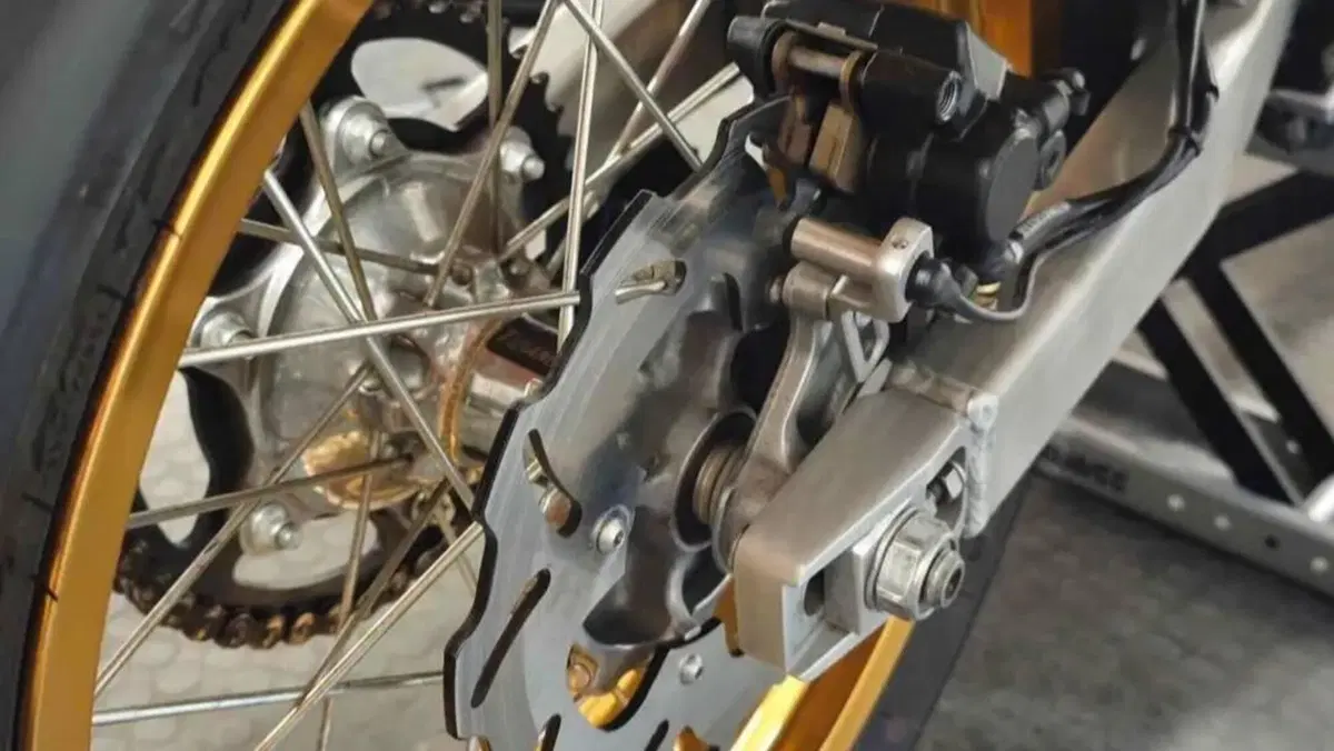 Honda XR 650 R Supermotard (2002 - 04)  (4)