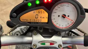 MV Agusta Brutale 910 S (2005 - 11)  (4)
