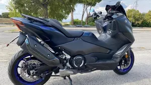 Yamaha T-Max 560 (2022 - 24)  (3)