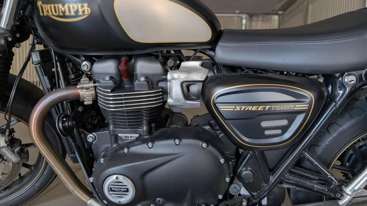 Triumph Street Twin 900 (2021 - 22)  (6)