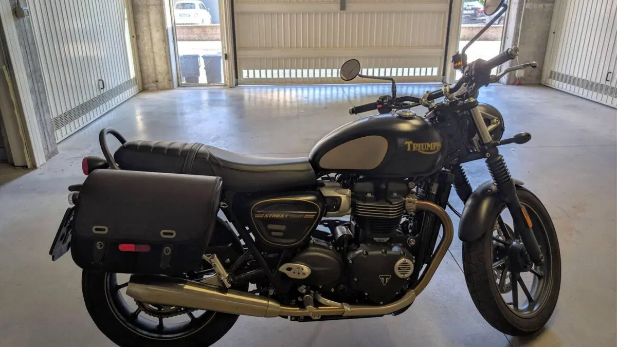 Triumph Street Twin 900 (2021 - 22)  (11)