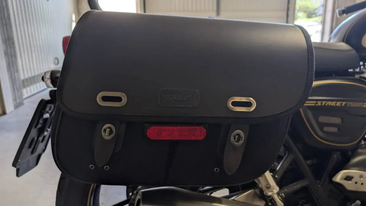 Triumph Street Twin 900 (2021 - 22)  (12)