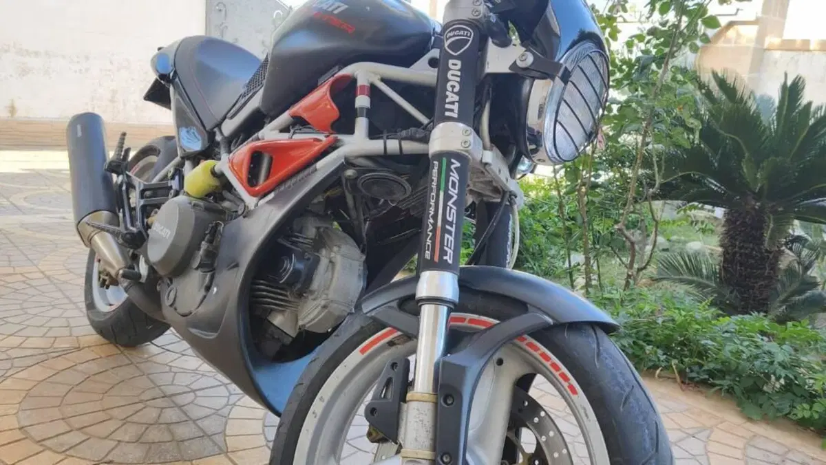 Ducati Monster 600 Dark (1998 - 01)  (2)
