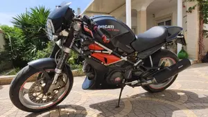 Ducati Monster 600 Dark (1998 - 01)  (3)
