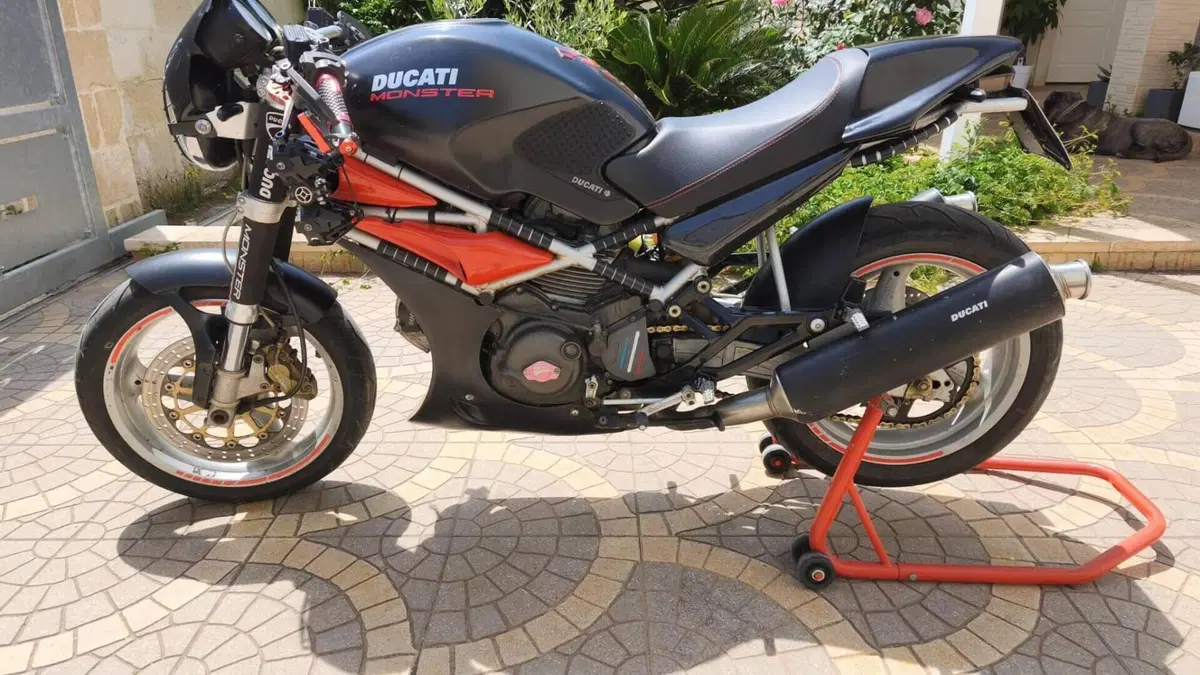 Ducati Monster 600 Dark (1998 - 01)  (4)
