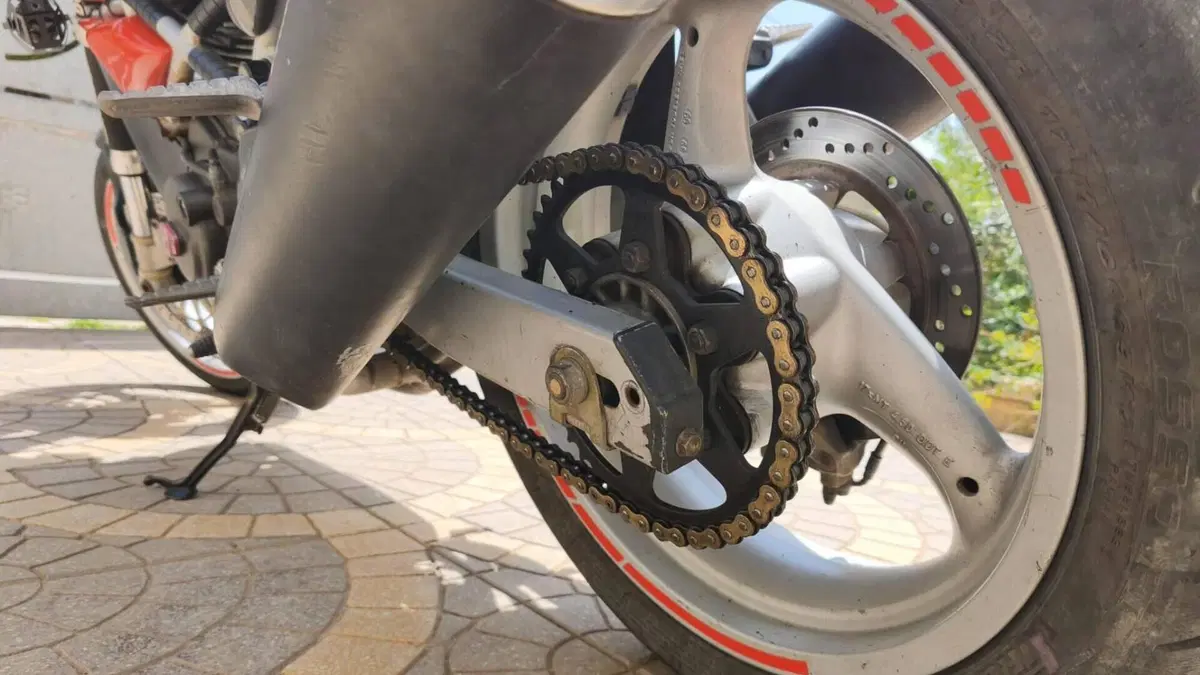 Ducati Monster 600 Dark (1998 - 01)  (5)