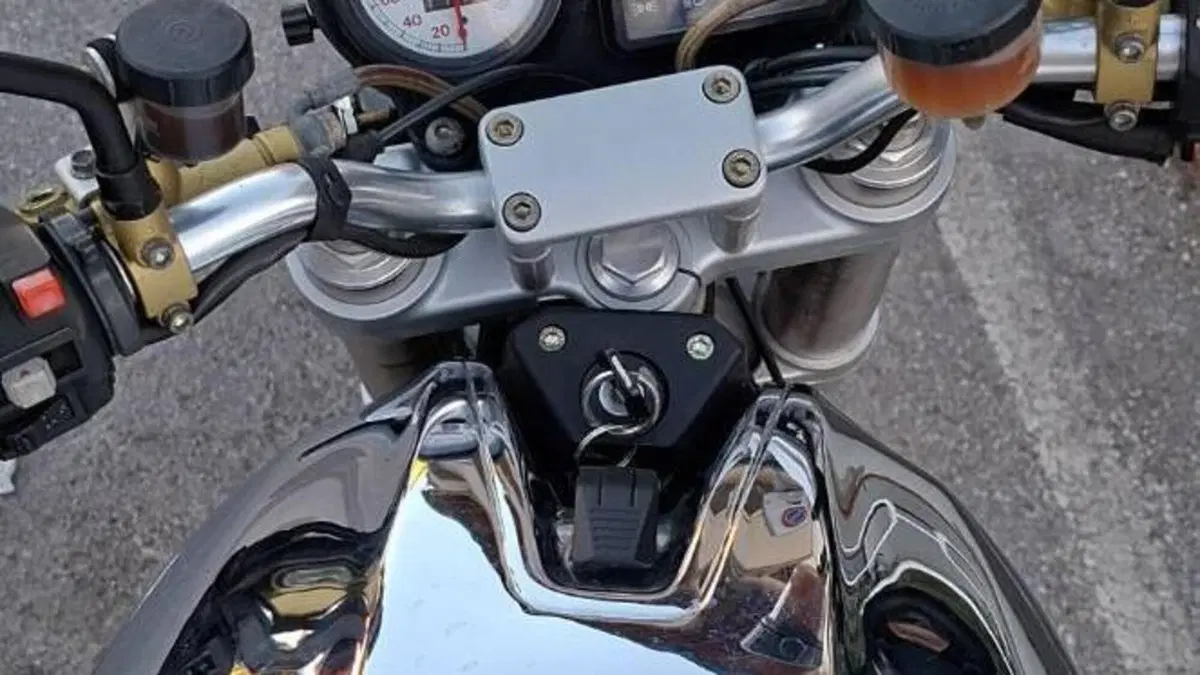 Ducati Monster 900 Cromo I.E. (1999 - 02)  (5)