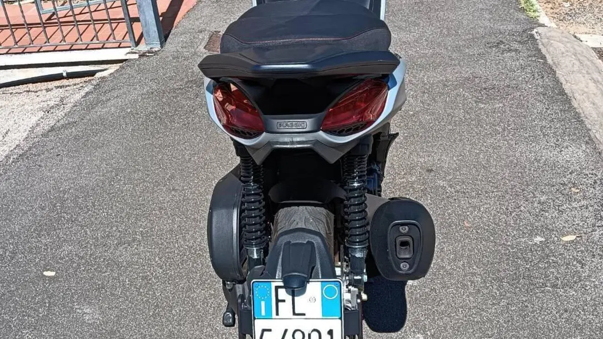 Piaggio Beverly 300 S ABS-ASR (2021 - 25)  (3)