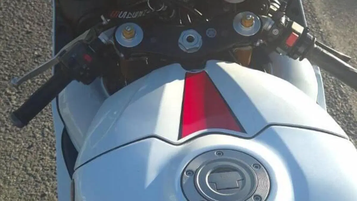Yamaha YZF R1 (2007 - 08)  (6)