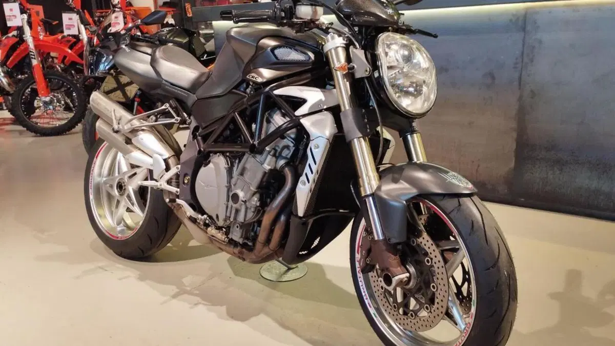 MV Agusta Brutale 750 S (2002 - 06)  (2)