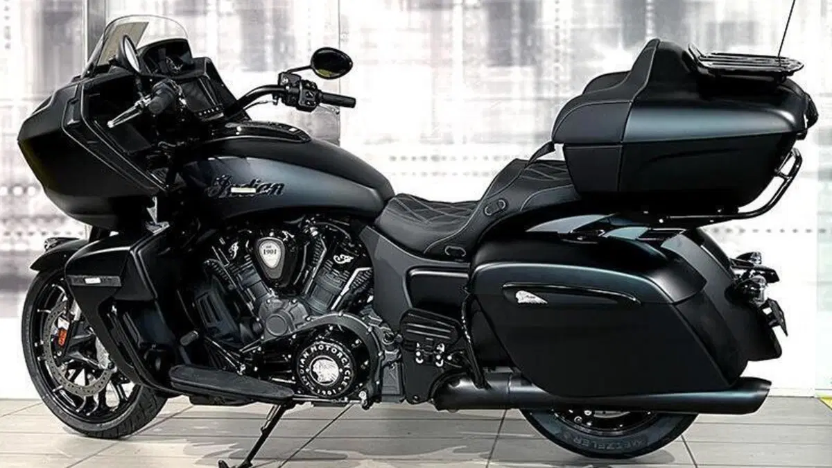 Indian Pursuit 1768 Dark Horse (2022 - 25)  (2)