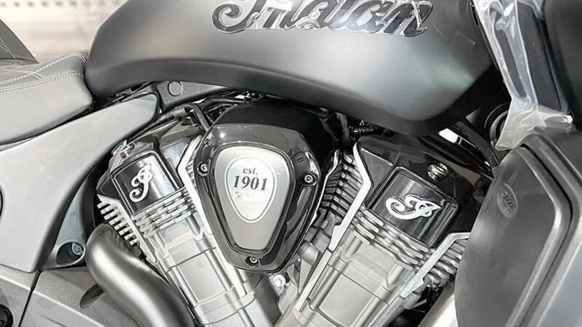 Indian Pursuit 1768 Dark Horse (2022 - 25)  (4)