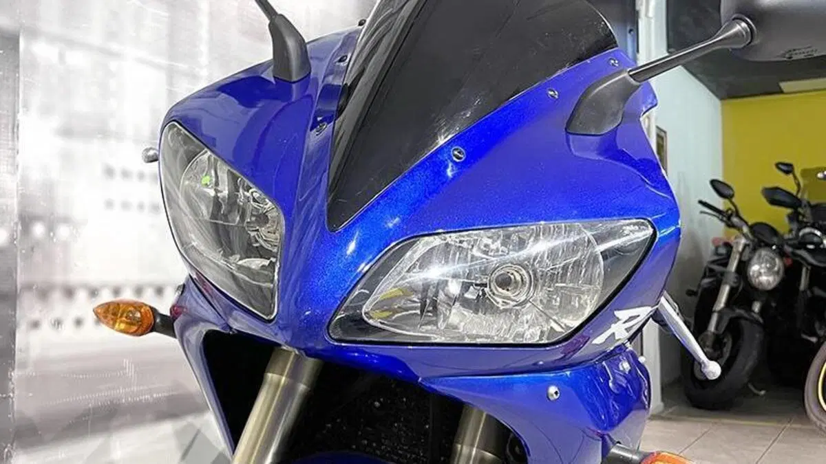 Yamaha YZF R1 (2002 - 03)  (4)