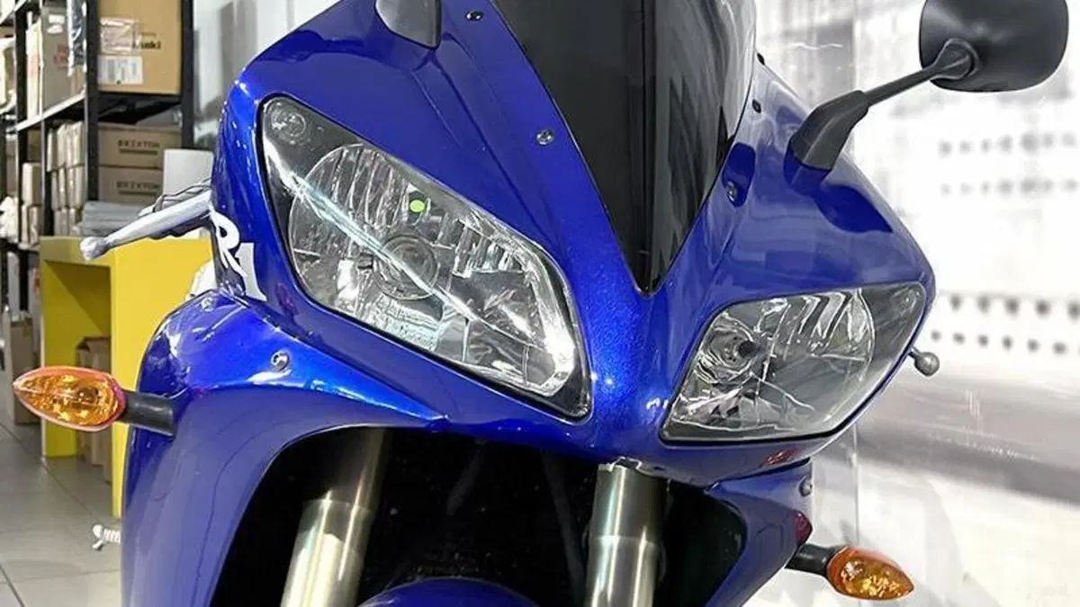 Yamaha YZF R1 (2002 - 03)  (8)