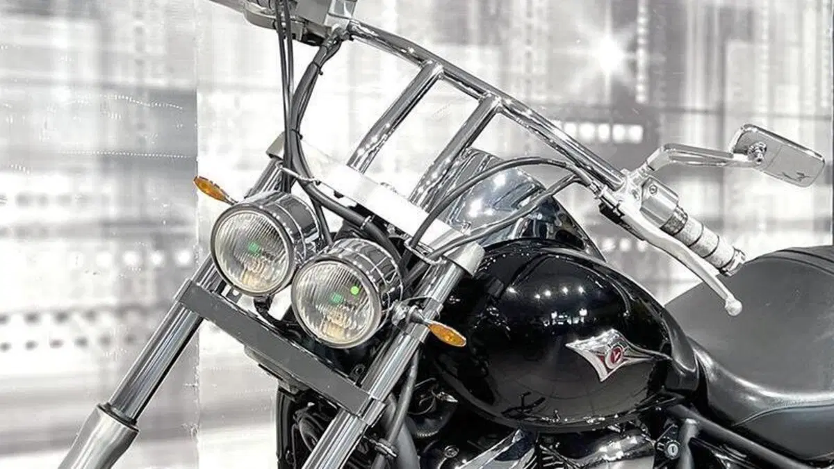 Kawasaki Vulcan VN 900 Custom (2006 - 09)  (3)