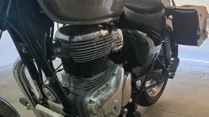 Royal Enfield Meteor 350 Aurora (2024 - 26)  (7)