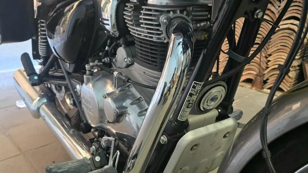 Royal Enfield Meteor 350 Aurora (2024 - 26)  (8)
