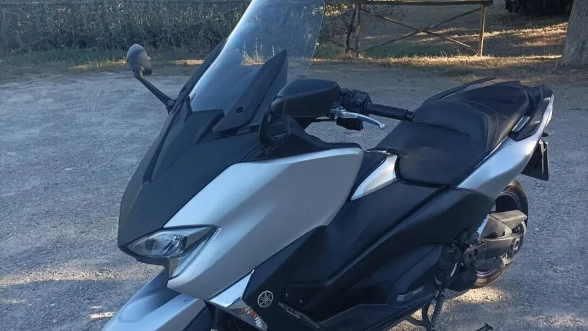 Yamaha T-Max 530 Iron Max (2014 - 17)  (2)