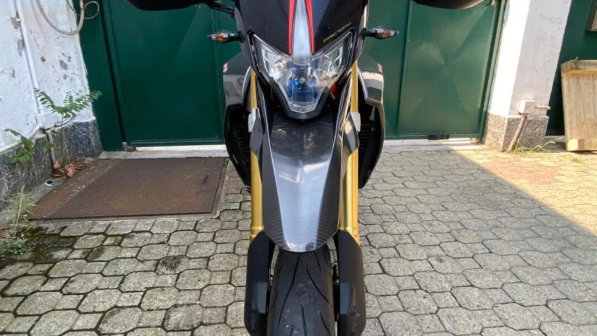 Aprilia Dorsoduro 750 Factory (2010 - 13)  (2)