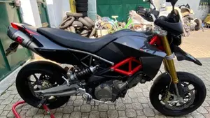 Aprilia Dorsoduro 750 Factory (2010 - 13)  (3)