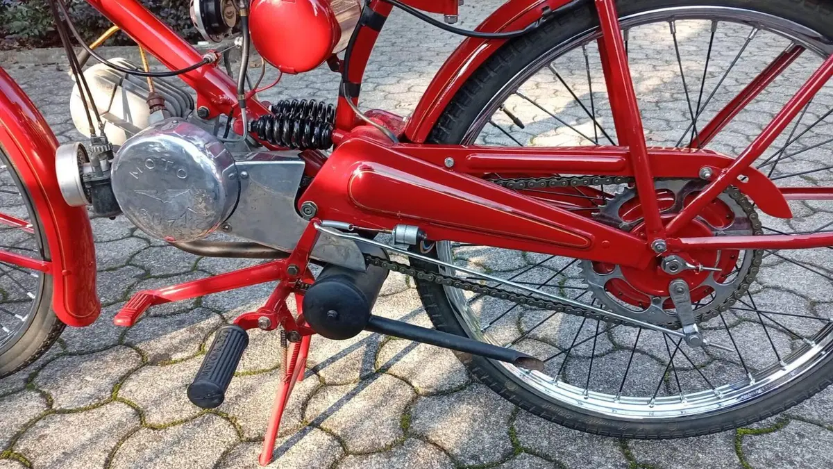 Moto Guzzi   (9)