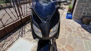 Yamaha X-Max 250 (2010 - 13)  (2)