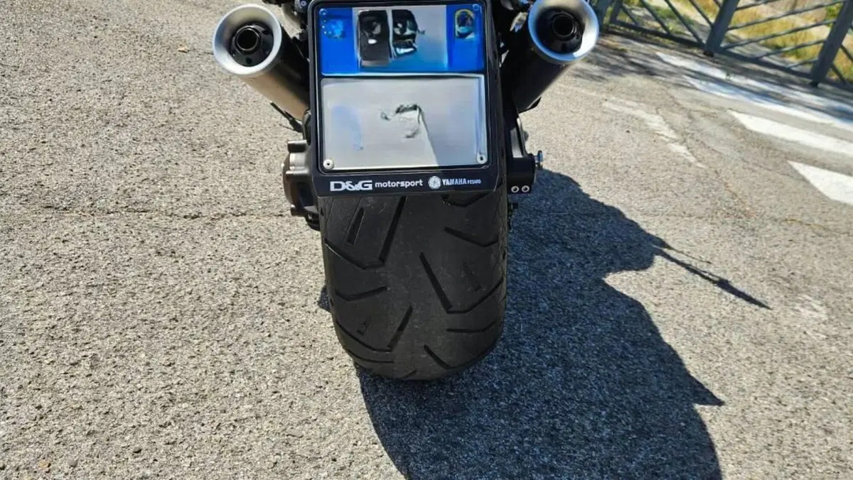 Yamaha VMAX Carbon (2015 - 16)  (6)
