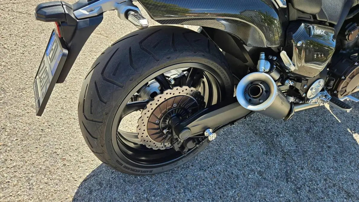 Yamaha VMAX Carbon (2015 - 16)  (7)