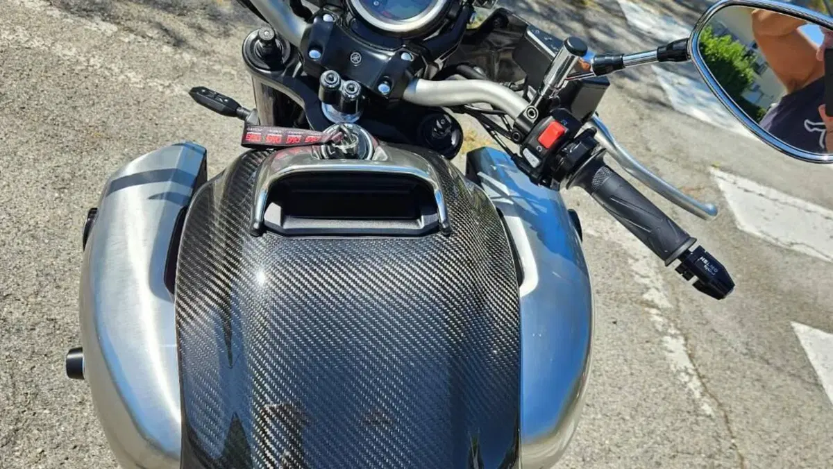 Yamaha VMAX Carbon (2015 - 16)  (8)