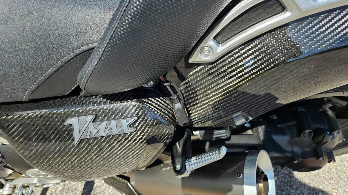 Yamaha VMAX Carbon (2015 - 16)  (10)