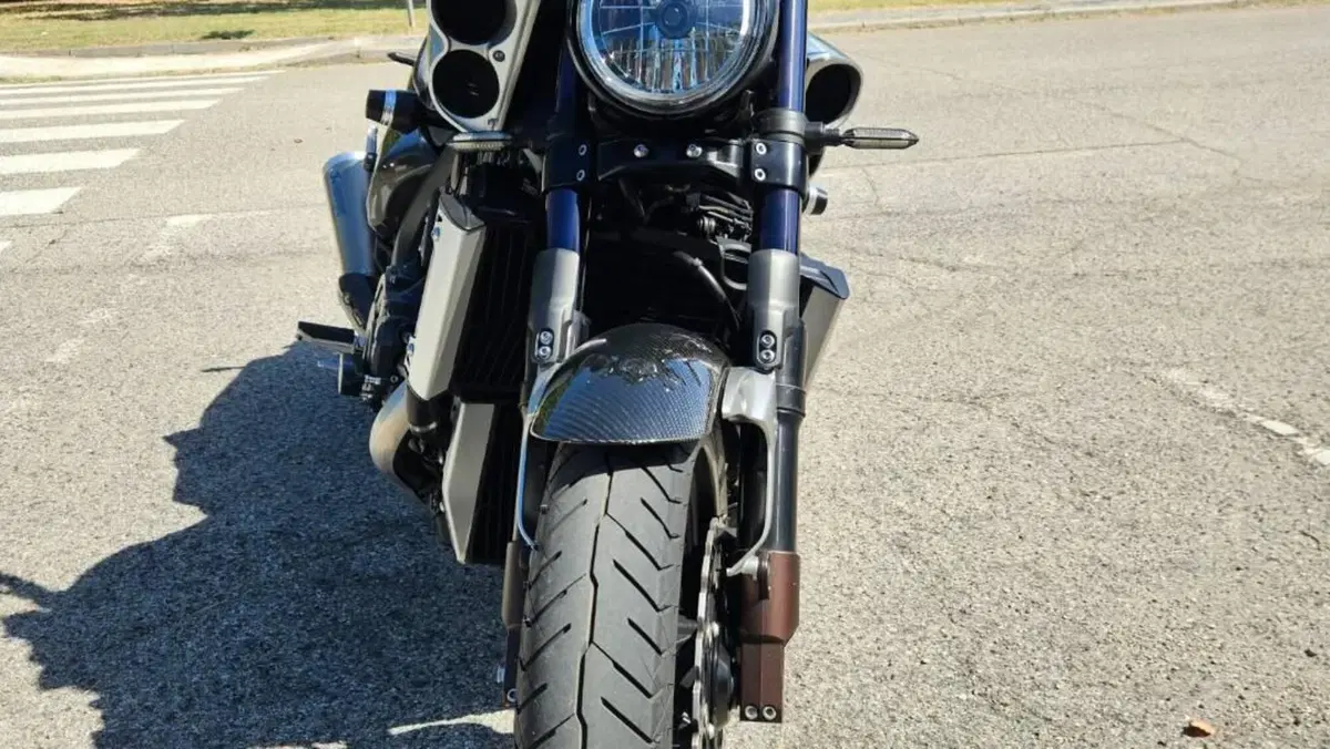 Yamaha VMAX Carbon (2015 - 16)  (3)