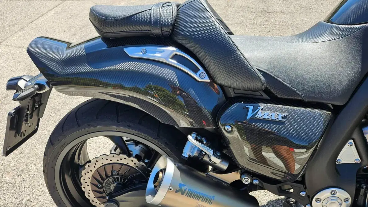 Yamaha VMAX Carbon (2015 - 16)  (14)