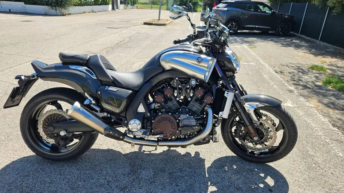 Yamaha VMAX Carbon (2015 - 16) 