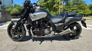 Yamaha VMAX Carbon (2015 - 16)  (2)