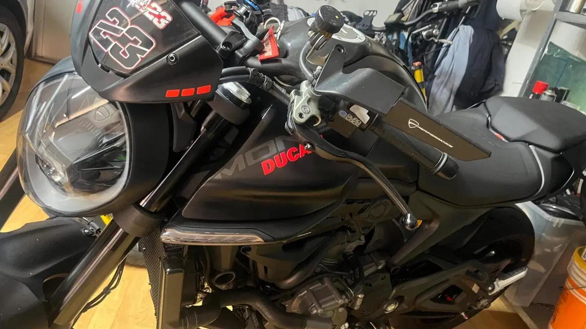 Ducati Monster 937 (2021 - 25)  (2)