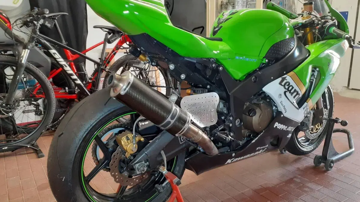 Kawasaki Ninja 636 ZX-6R (2005 - 06)  (11)