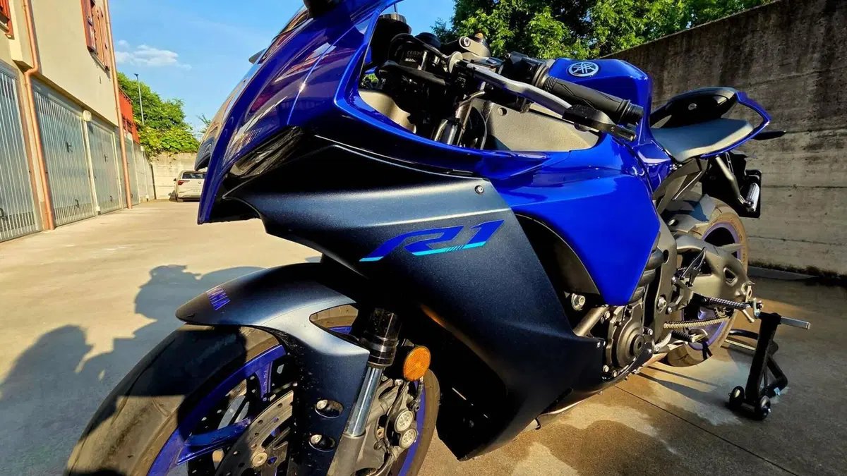 Yamaha YZF R1 (2020 - 25)  (2)