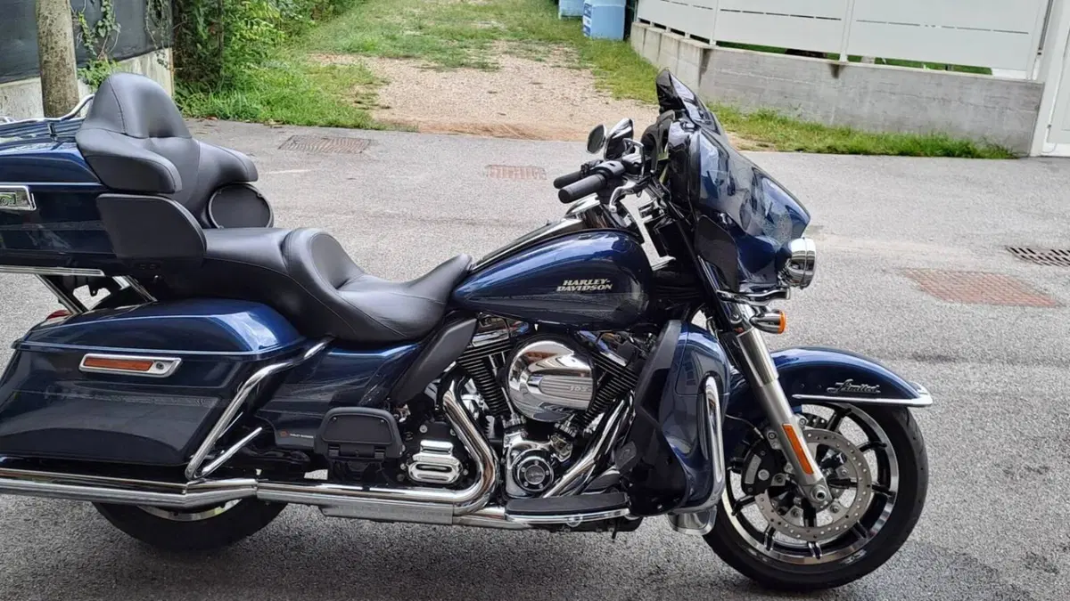 Harley-Davidson 1690 Electra Glide Ultra Limited (2016) - FLHTK  (12)