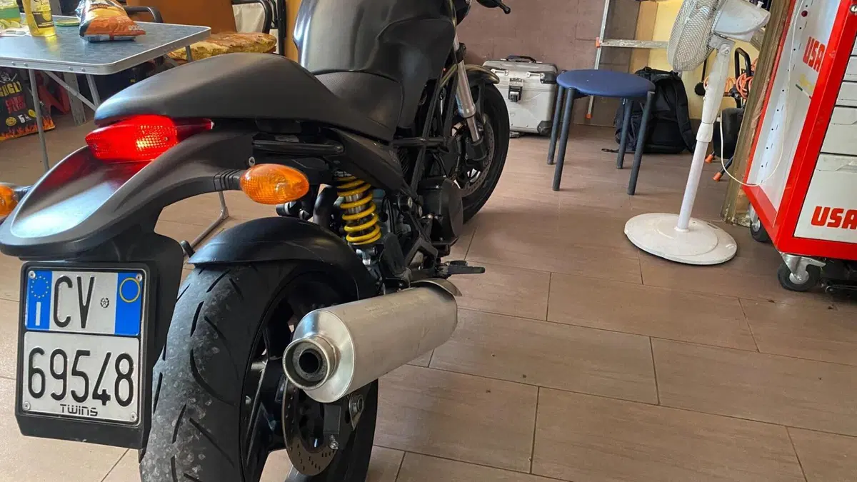 Ducati Monster 695 (2006 - 08)  (4)