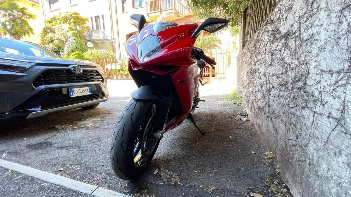 MV Agusta F3 800 Rosso (2021 - 23)  (6)