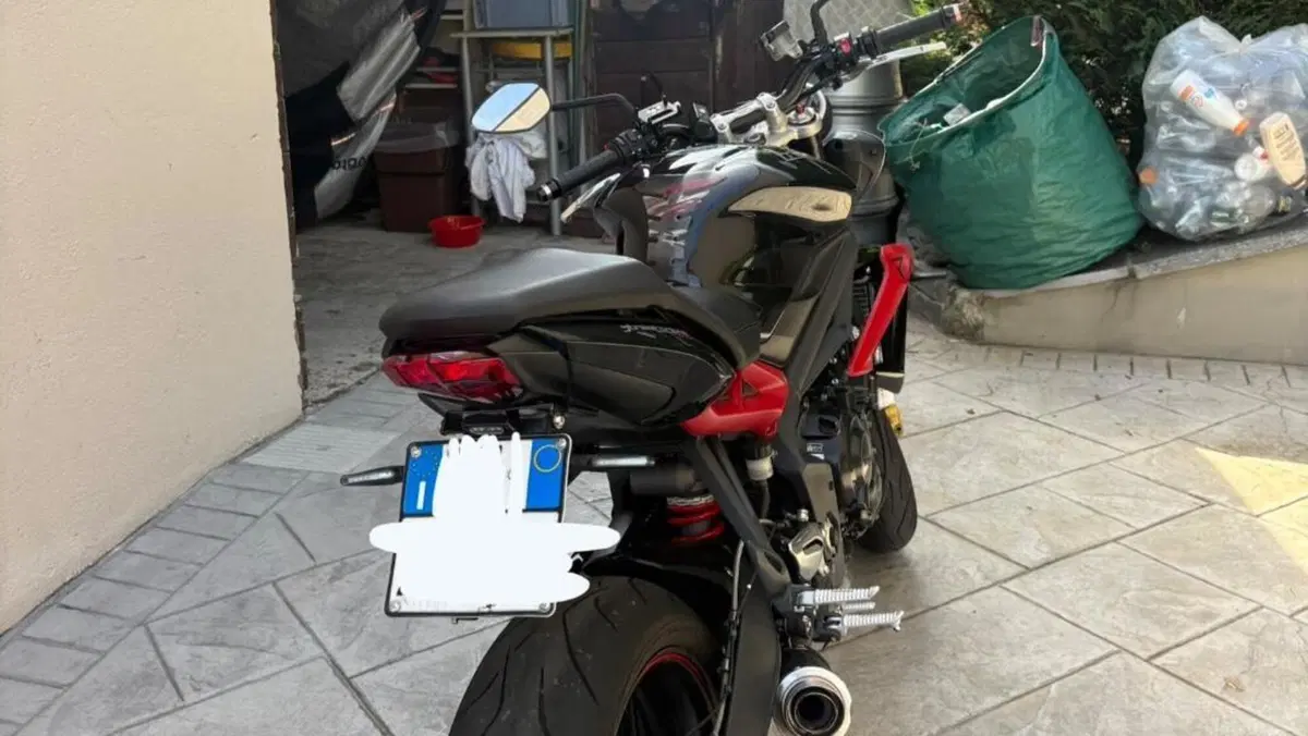 Triumph Street Triple R (2013 - 14)  (2)