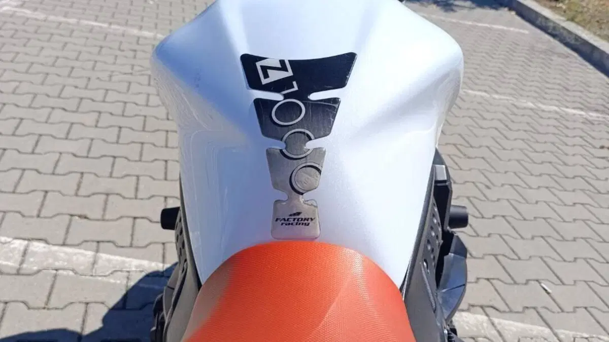 Kawasaki Z 1000 (2007 - 09)  (3)