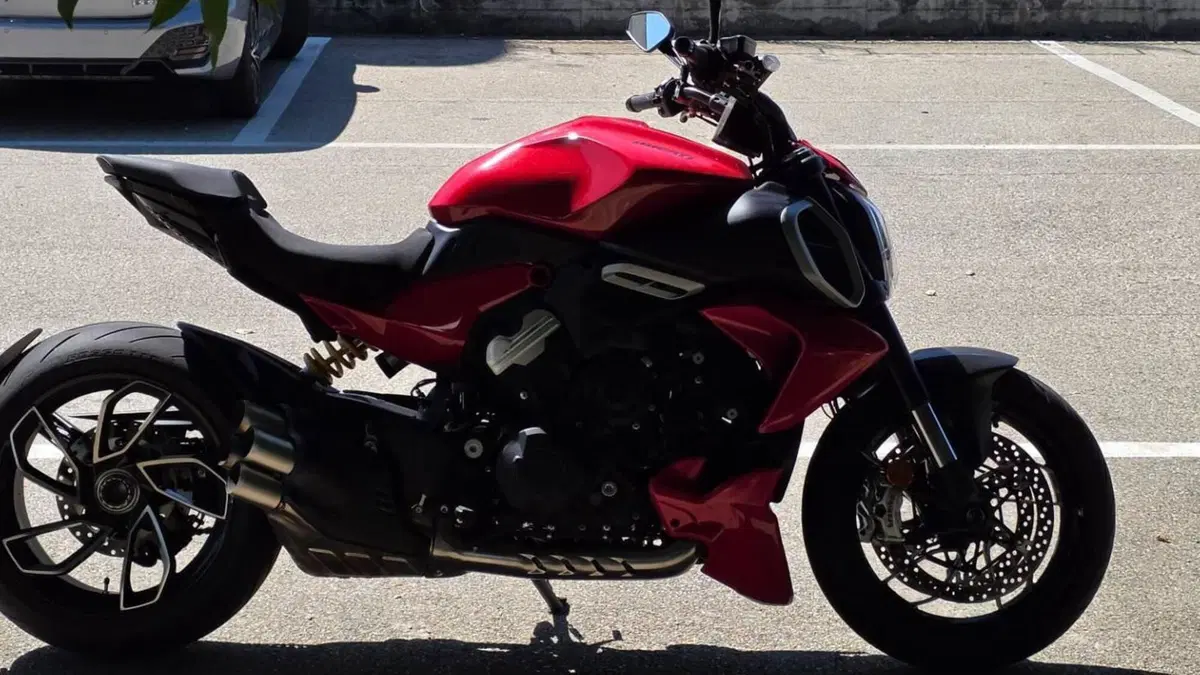 Ducati Diavel V4 (2023 - 26)  (2)