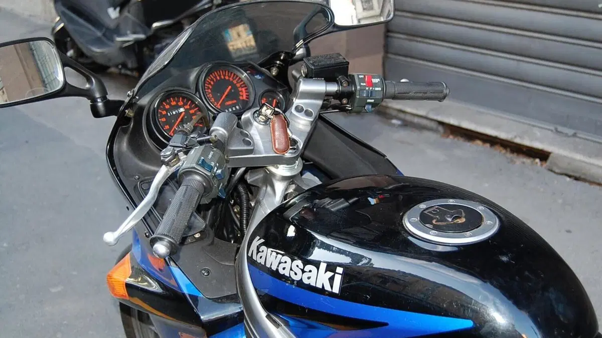 Kawasaki   (6)